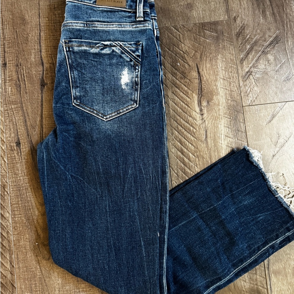 Buckle Black Fit No. 35 Cropped Straight Dark Blue Distressed Jeans